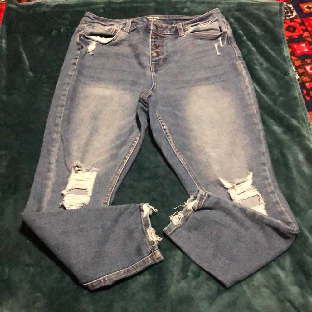 Jeans that’s are slightly ripped